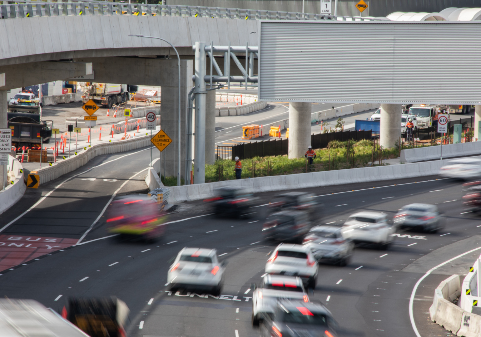 View of freeway bus lane under Miller St on ramp. Image: CPB Contractors