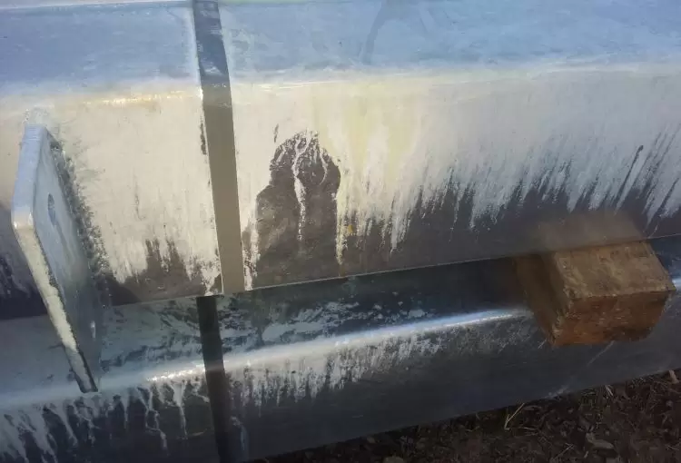Preventing seasonal wet storage stain on galvanized products