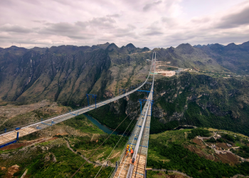 Constructing the highest bridge in the world