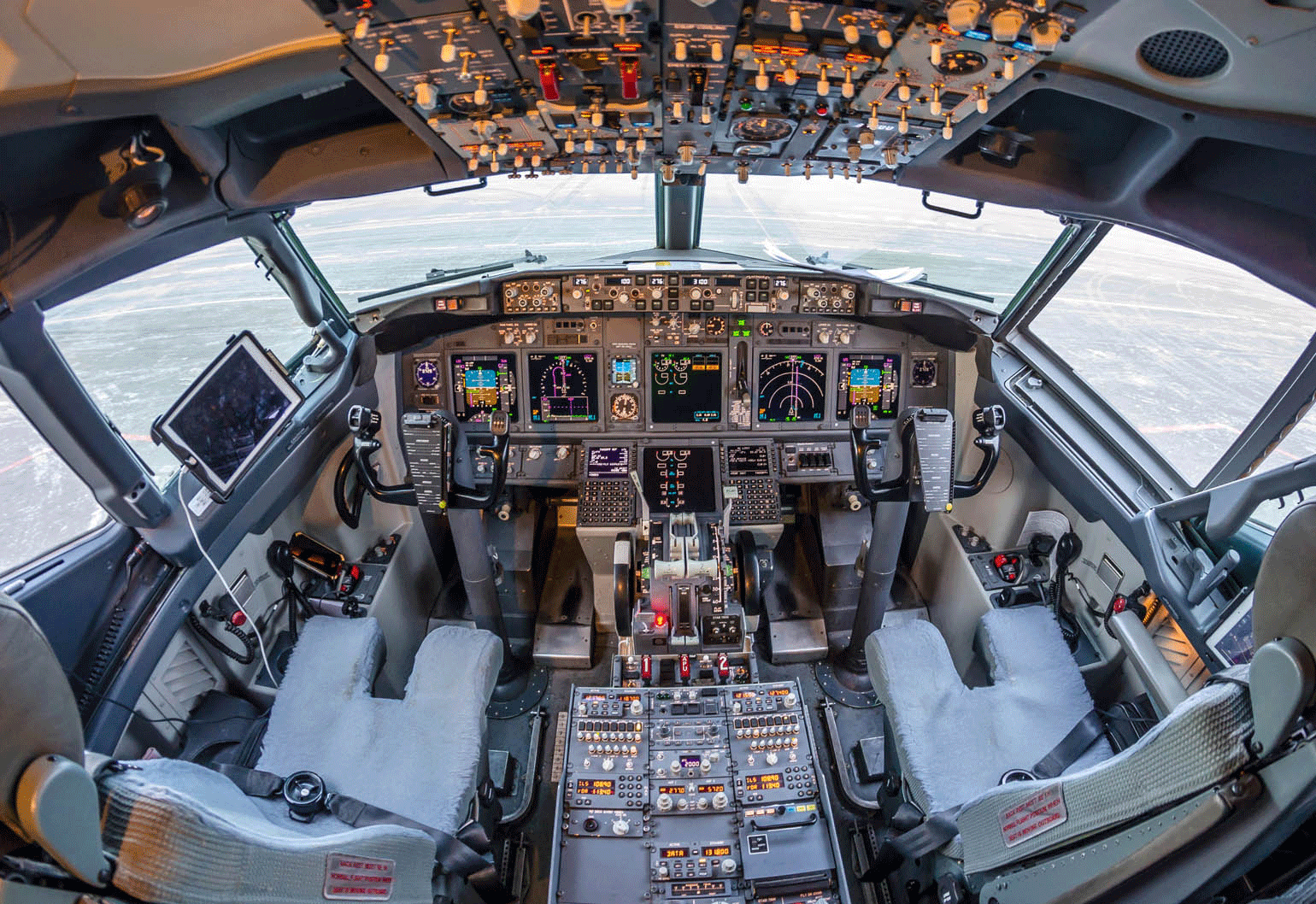 747 cockpit from outside