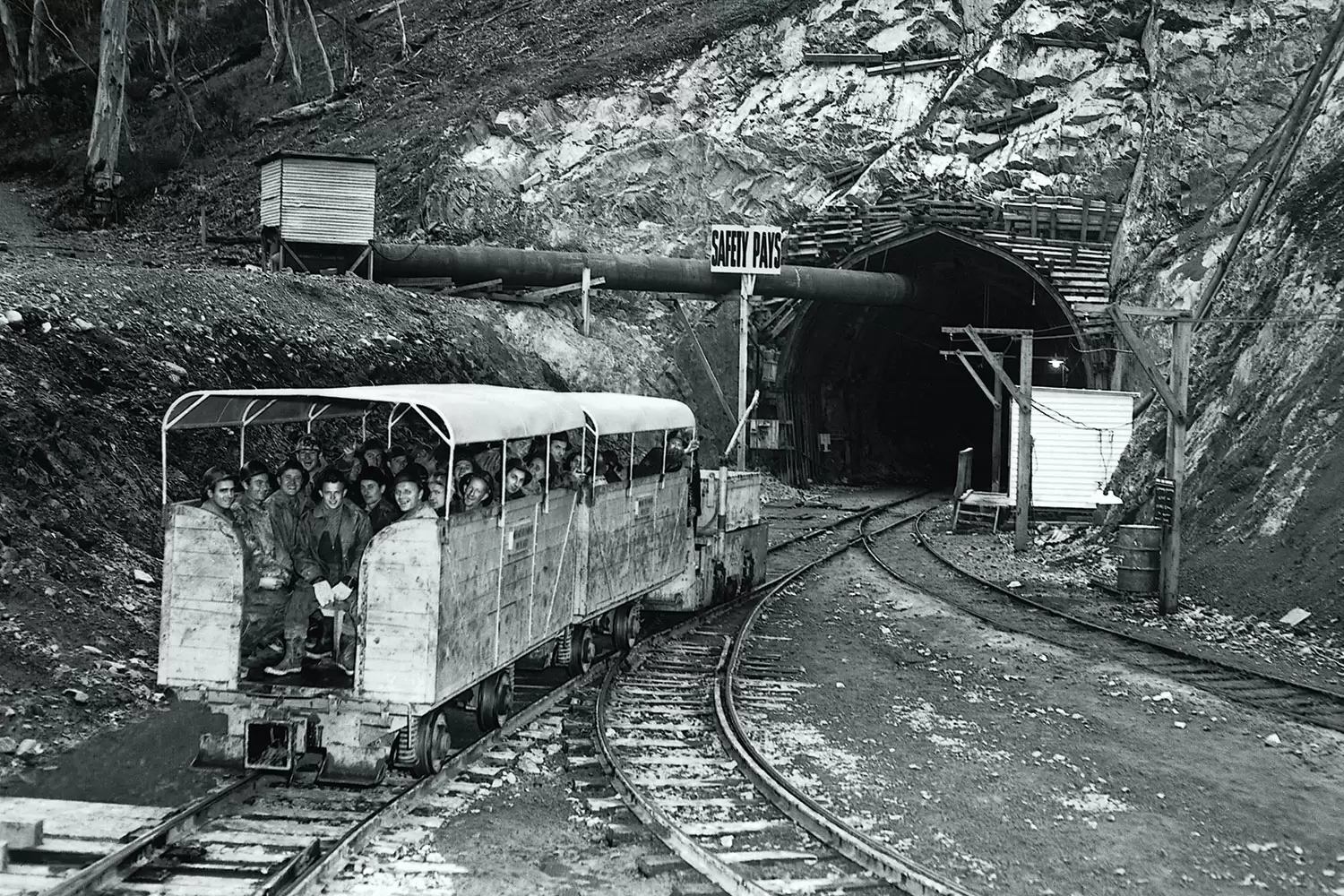Eucumbene Tunnel. (Image: National Archives of Australia/Fairfax Media)