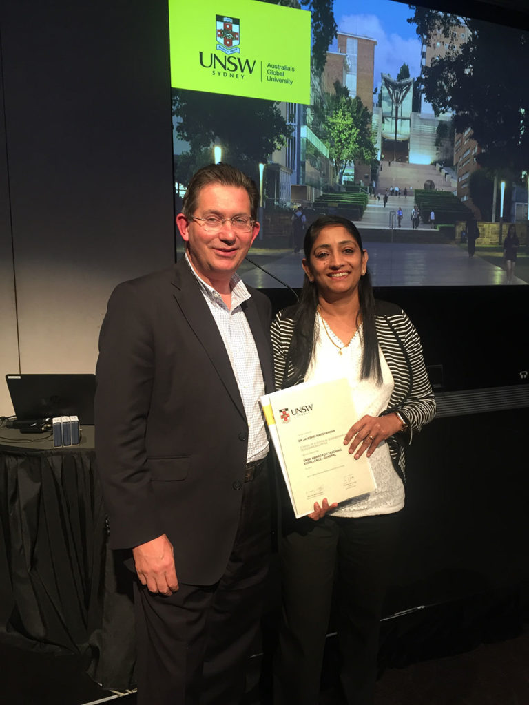 Ravishankar receiving a UNSW award for teaching excellence in 2018.