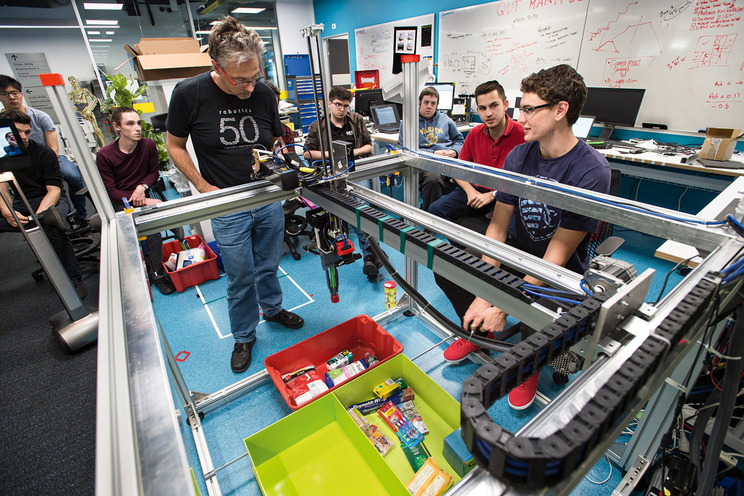 Guiding students in the Amazon Picking Challenge. (Image: Australian Centre for Robotic Vision/QUT)