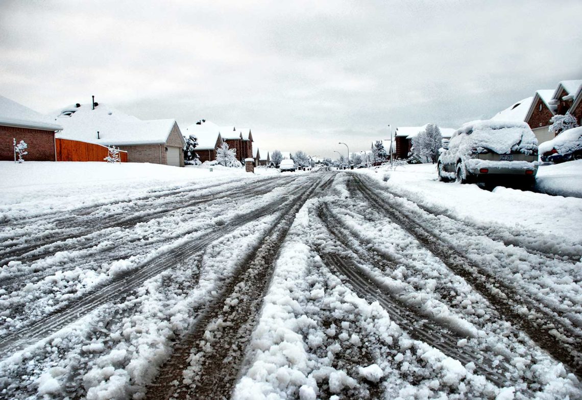 A street in Fort Worth, Texas covered in snow.