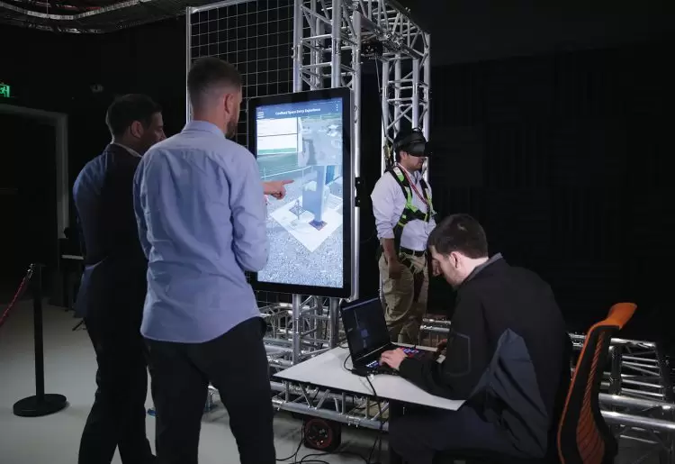 The simulator allows a full team to prepare for sewer entry.