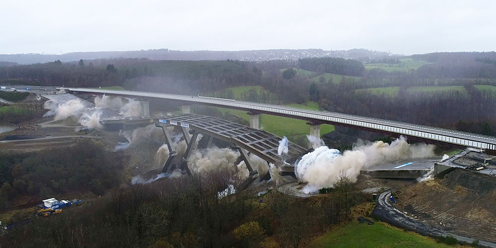 Demolition experts used 120 kilograms of explosives to demolish the bridge.